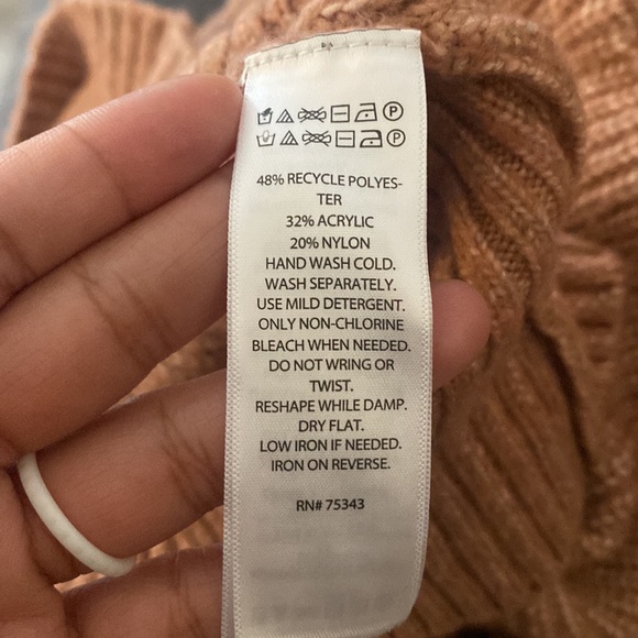 Cupcakes and Cashmere Sweater - Picture 3 of 3